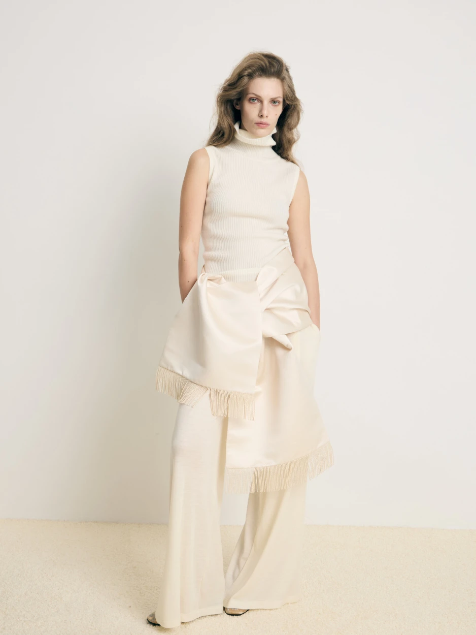 Брюки из мягкой шерсти, цвет молочный