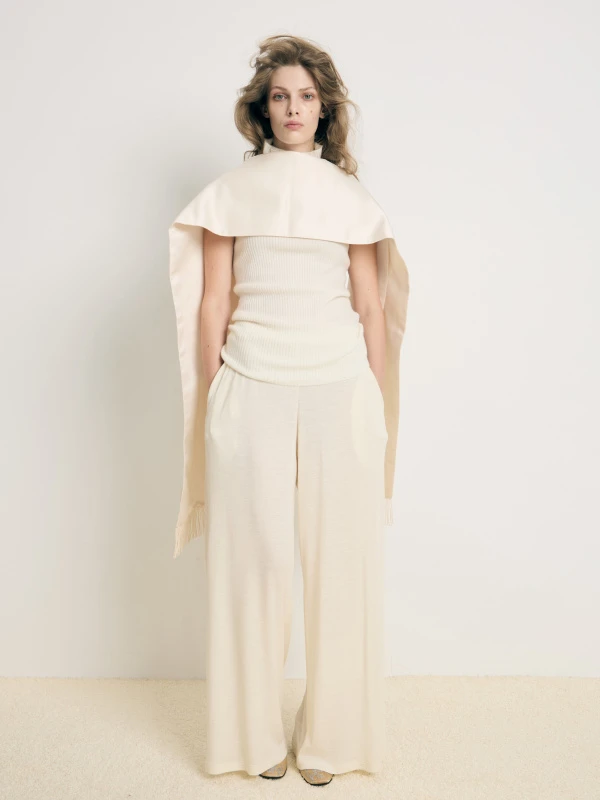 Брюки из мягкой шерсти, цвет молочный